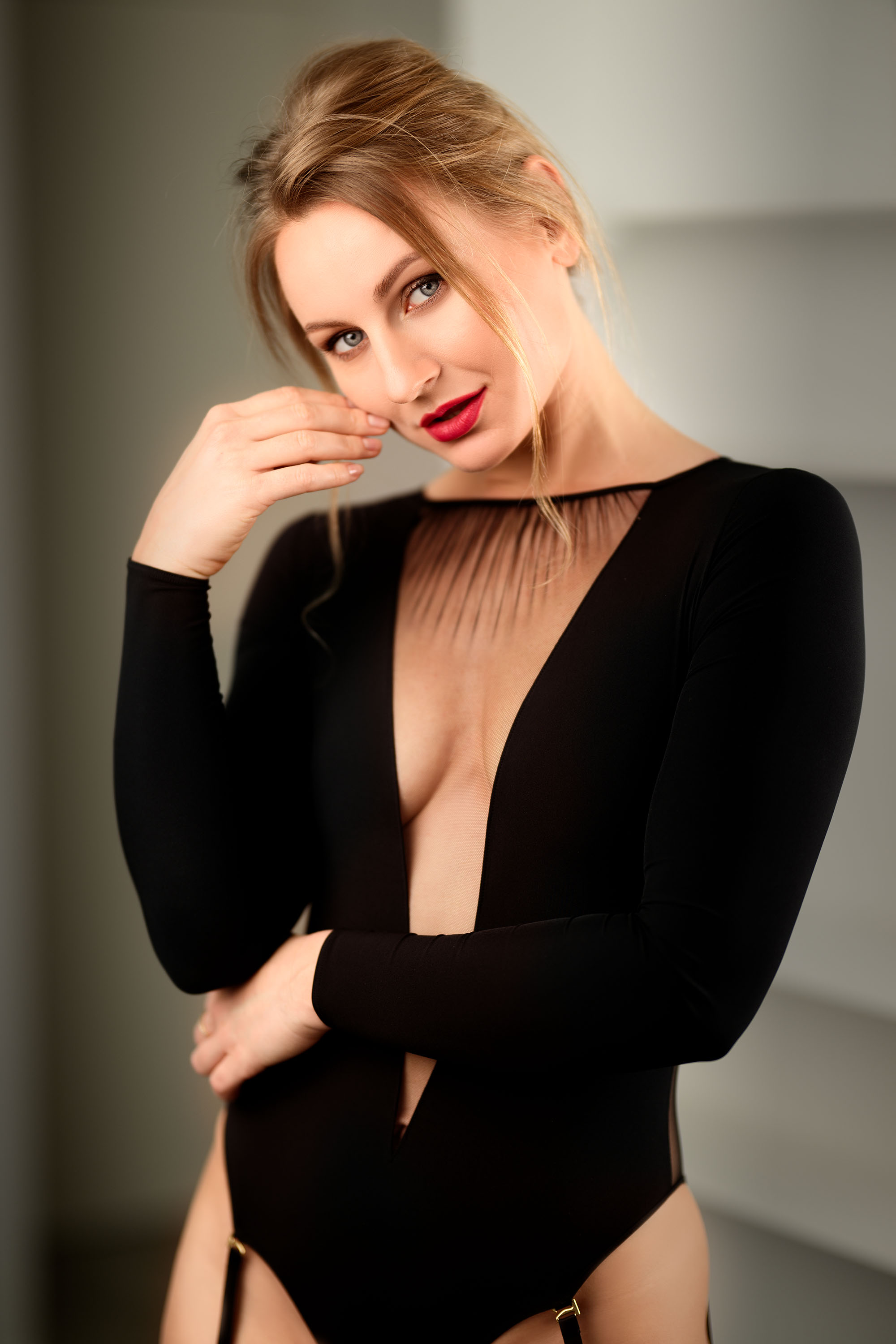 Jane B, model from Ukraine at a boudoir photoshoot